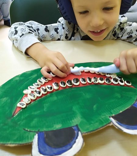 Zabawa w mycie zębów